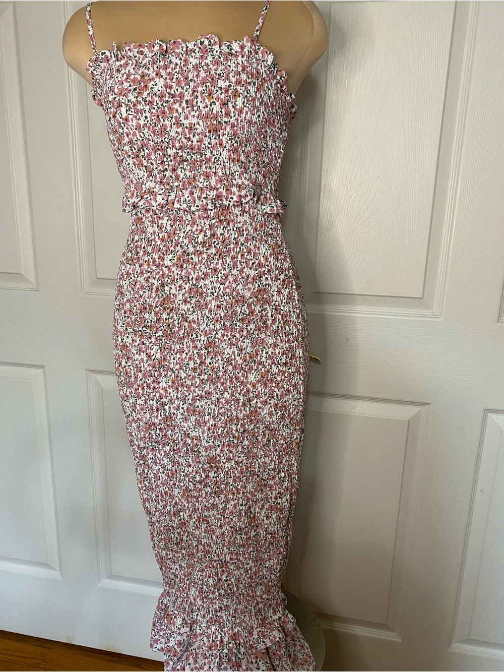 Petal & Pup Lyne Dress Size 4 Pink White Floral Smocked Bodycon Midi - Picture 3 of 11
